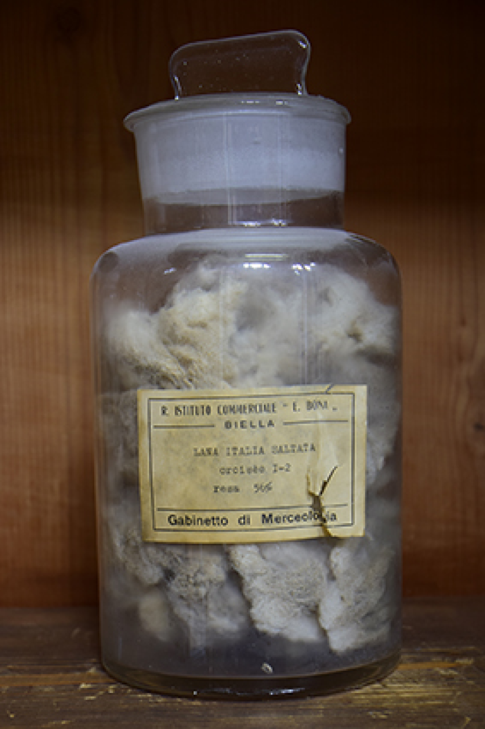 Campione di "Lana italiana saltata croisée I-2 resa 56%"