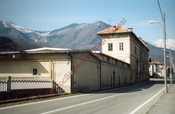 contiene riferimenti a