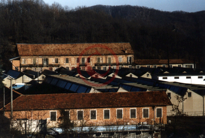 contiene riferimenti a