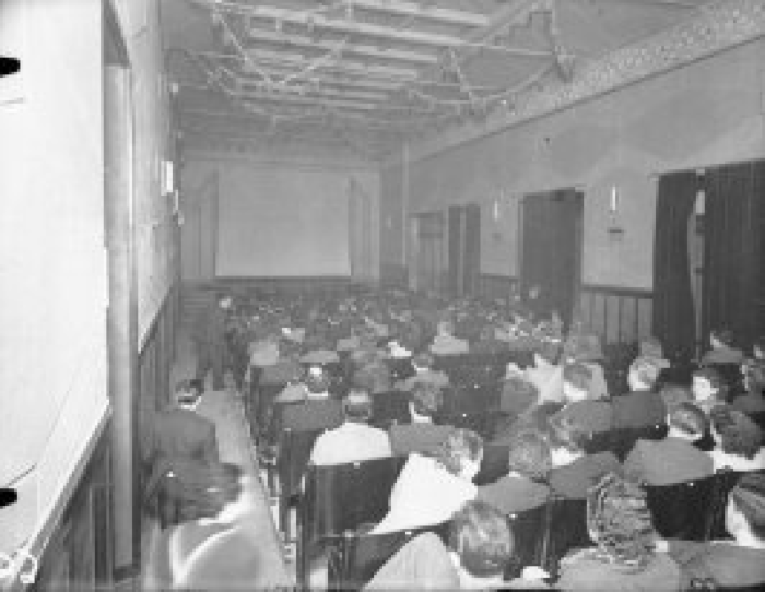 Il cine-teatro Zegna nel 1940 circa