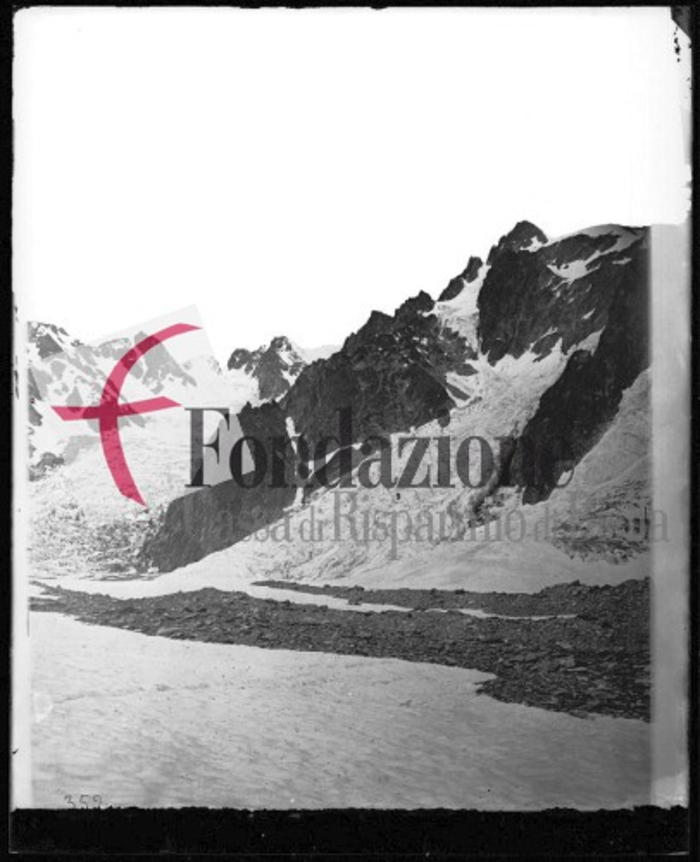 è raffigurato da
