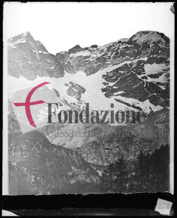 è raffigurato da