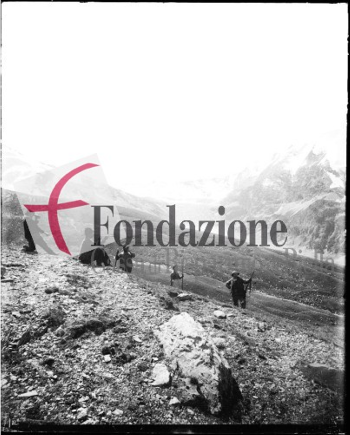 è raffigurato da