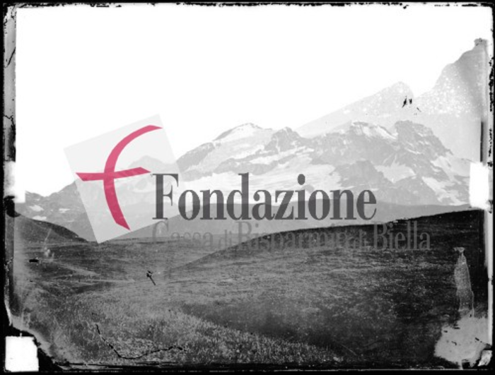 è raffigurato da