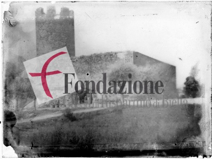 è raffigurato da