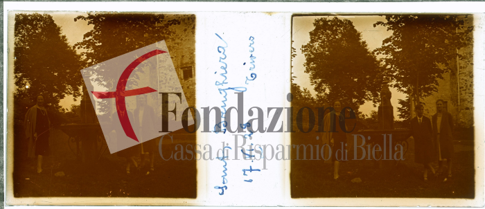 è raffigurato da