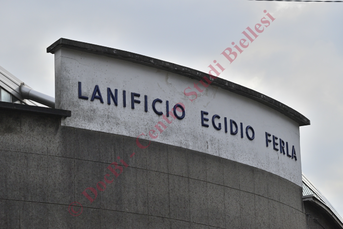 contiene riferimenti a
