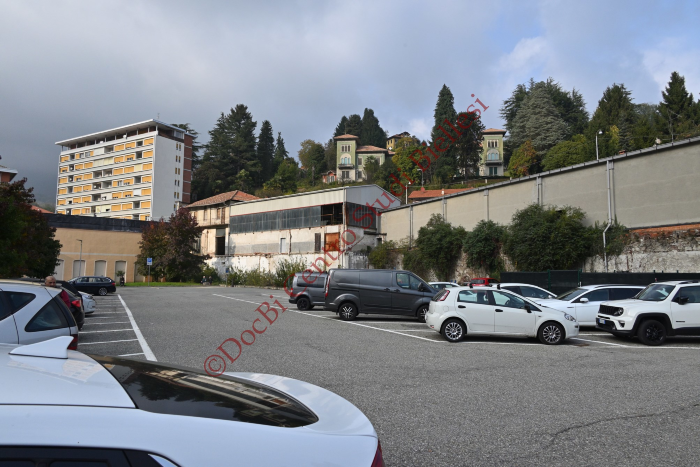 contiene riferimenti a
