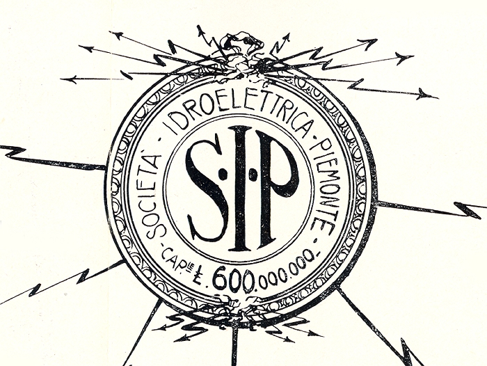 attinente all'argomento/tema