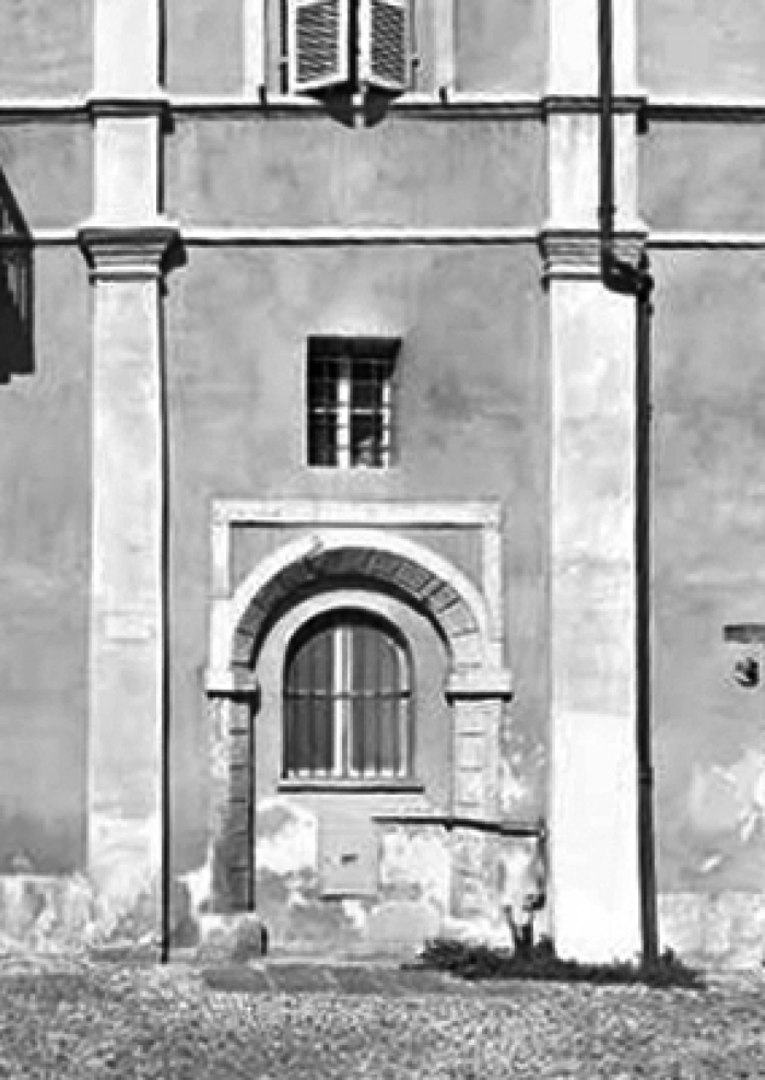 in attinenza con