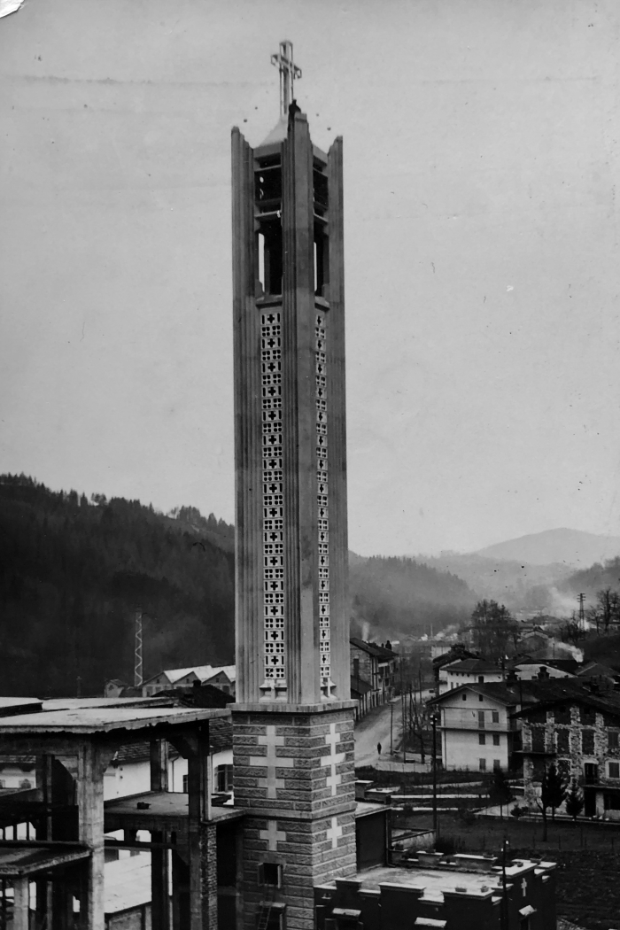 Campanile della chiesa parrocchiale Sacro Cuore di Gesù [ARCHITETTURA]