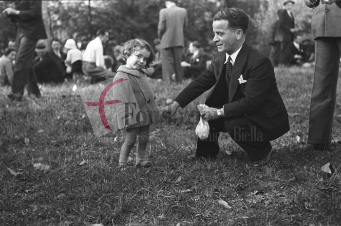 Masserano, anni ’30. Festa dell’Uva (Archivio Cesare Valerio - Proprietà Fondazione Cassa di Risparmio di Biella)