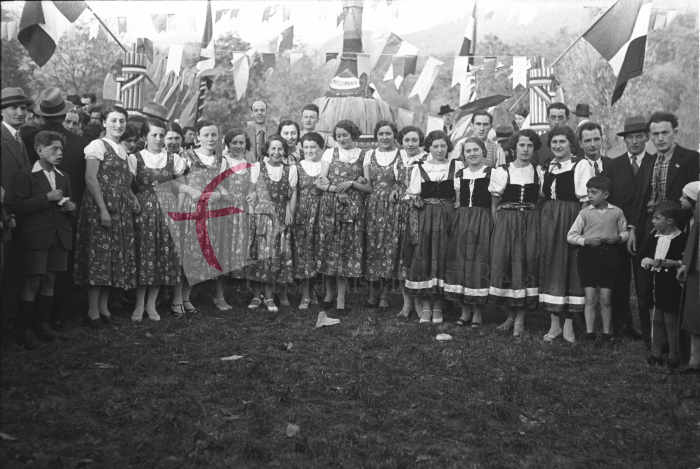 Masserano, anni ’30. Festa dell’Uva (Archivio Cesare Valerio - Proprietà Fondazione Cassa di Risparmio di Biella)