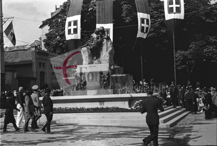 Biella, 17 giugno 1936. Inaugurazione della "Fons Vitae" di viale Regina Margherita (l'attuale viale G. Matteotti) alla presenza del principe Umberto di Savoia. Foto C. Valerio (proprietà Fondazione Cassa di Risparmio di Biella)