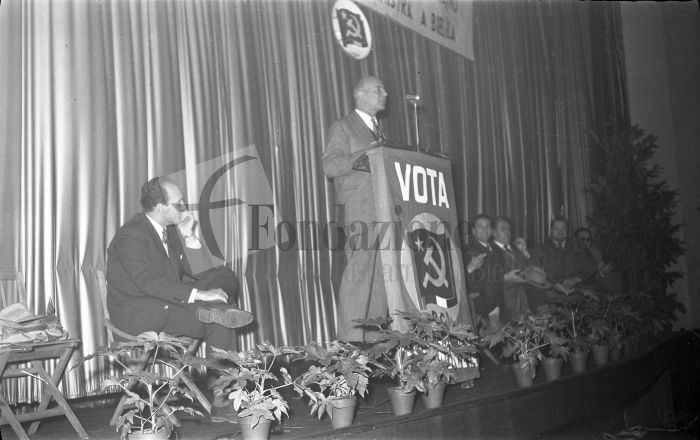 Biella, settembre 1960. Comizio dell’on Giancarlo Pajetta, storico esponente del PCI, al Cinema Impero. 
Foto L. Cremon (proprietà Fondazione Cassa di Risparmio di Biella)